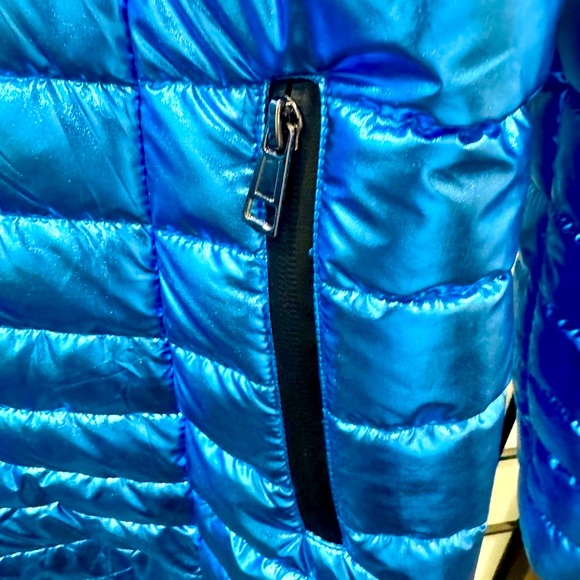 White Mark Metallic Blue Puffer 2x - Picture 8 of 8
